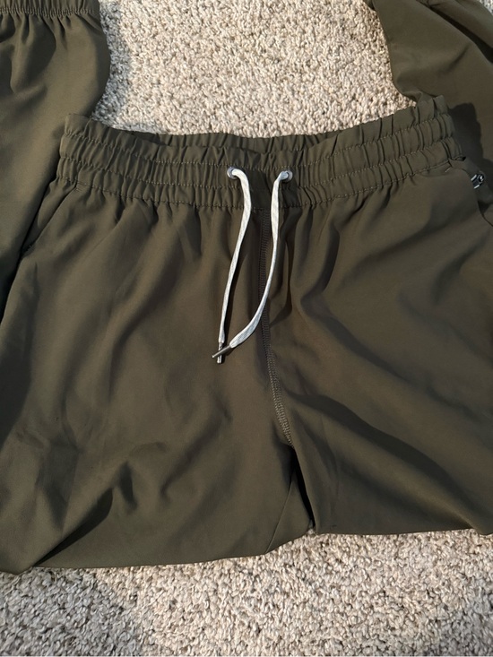 Vuori Pants - Vuori Olive Elastic-Waist Joggers